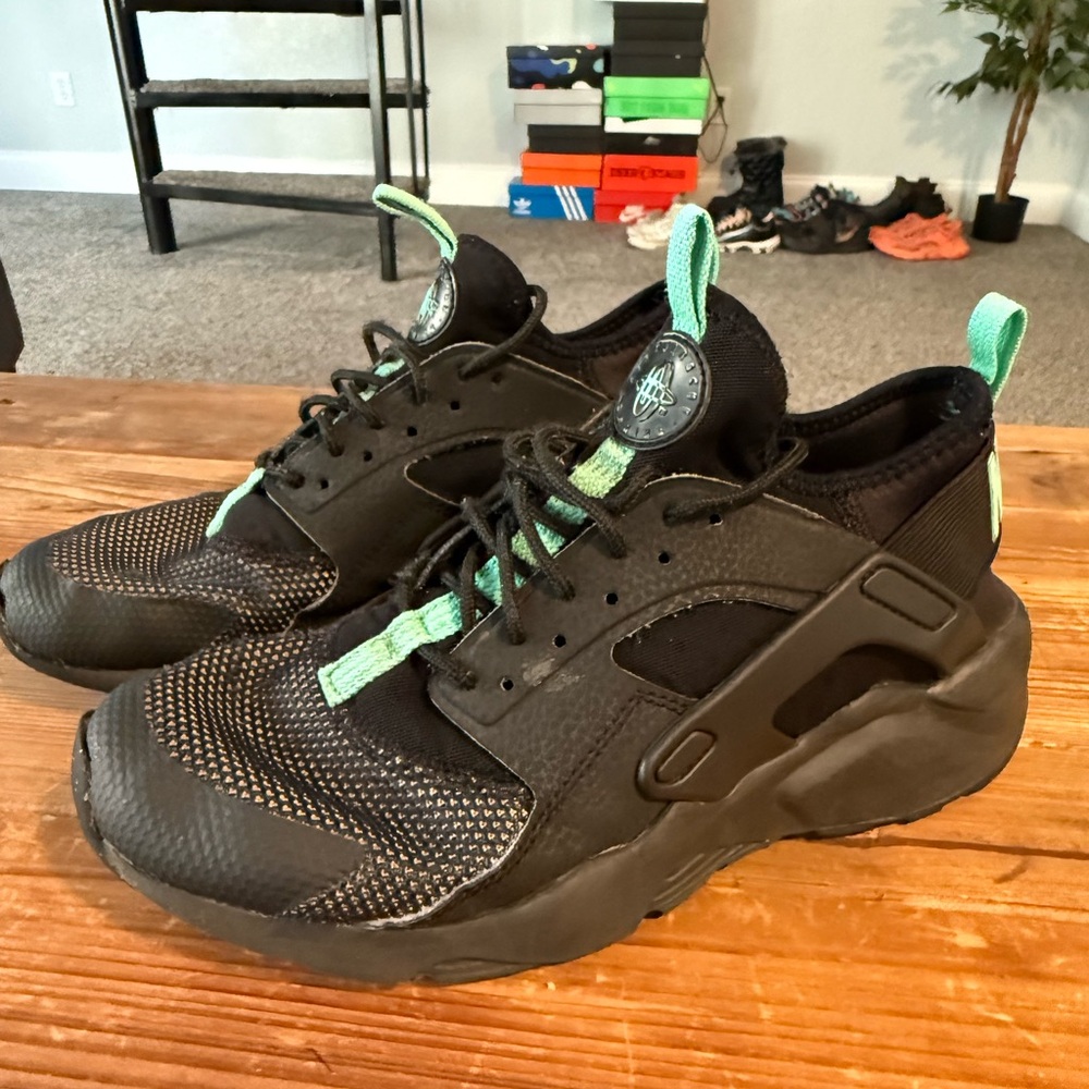 Kids Nike Air Huarache Run Ultra GS 'Black Green Glow' Sneakers Youth Size 6